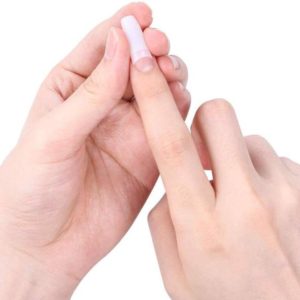 Nageltippar i Fyrkantig Form Natural med C kurva 50 st # 6 demo på ett finger