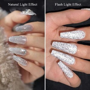 Gellack Shellack Diamond glitter Flashing lights en vit färg som visas på modellens hand med olika ljus effekter