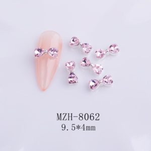 Fluga med Diamanter nagelsmycken i ljusrosa högkvalitativt. Bow tie Diamonds light pink nail jewelry för nail art, nageldekoration och andra konstprojekt Modell MZH-8062