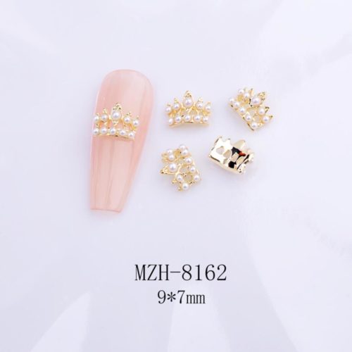 KRONA nagelsmycken i guld med pärlor högkvalitativt. Crown with pearls nail jewelry för nail art, nageldekoration och andra konstprojekt Modell MZH-8162