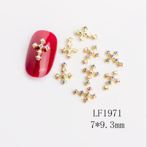 Kors med diamanter i guld nagelsmycken högkvalitativt. Cross with diamonds nail jewelry för nail art, nageldekoration och andra konstprojekt Modell LF1971